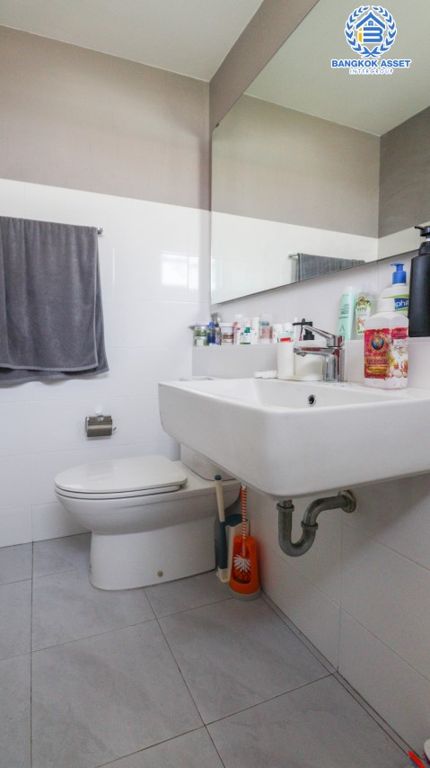 *****ทาวน์เฮ้าส์มือสองย่านนนทบุรี ม.อินดี้ บางใหญ่2 บนเนื้อที่ 18.1 ตร.ว. ฟังก์ชัน 2 ห้องนอน 3 ห้องน้ำ 2 ที่จอดรถ บ้านใหม่ สภาพดี  เพียง 700 ม.ก็ถึงถ.กาญจนาภิเษก ใกล้เซ็นทรัลเวสต์เกต และรถไฟฟ้าสายสีม่วง "สถานีตลาดบางใหญ่"